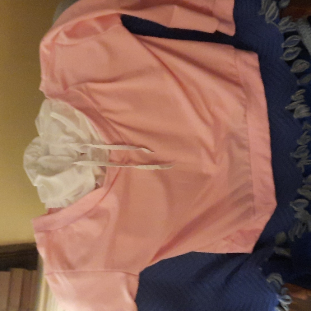 Cold shoulder sweatshirt with connected hoodie.
